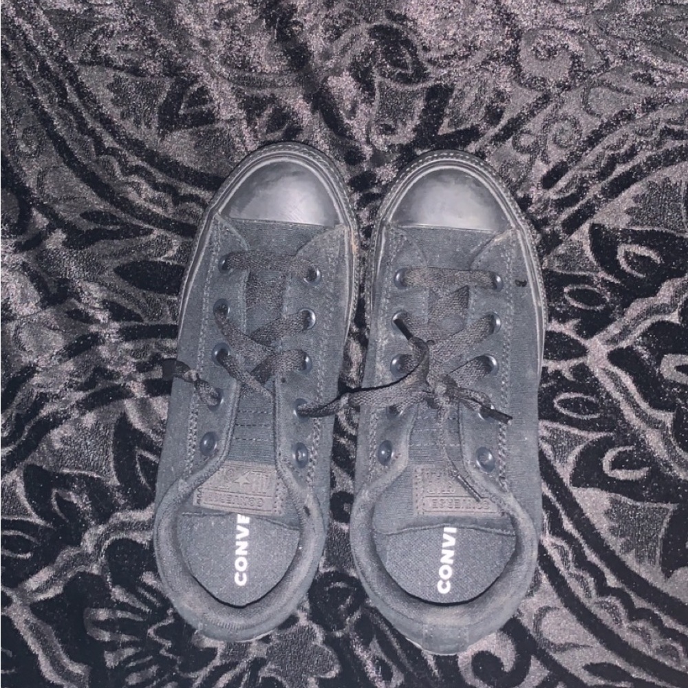 Womens Black low top converse
